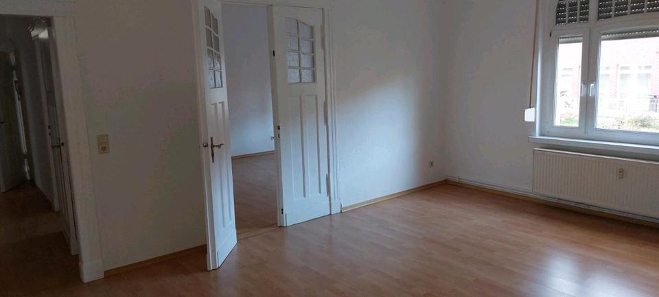 Erdgeschoßwohnung Calbe (Saale) - 4 Zimmer, 113 m&sup2;, 850&euro; | Angebot:26426147