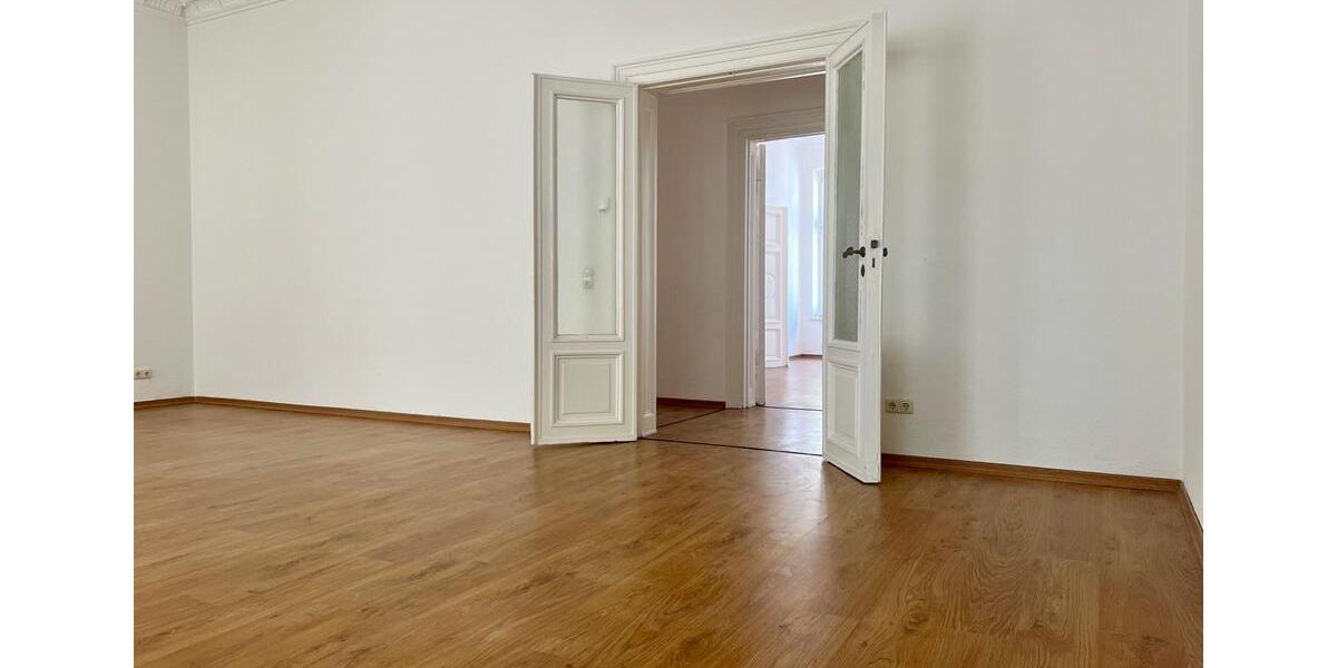 Büro- oder Praxisfläche mit 7-Zimmern, großer verglaster Loggia, Fußbodenheizung & Gäste-WC. zimmer