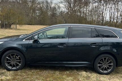 Toyota Avensis 99.000 km 16.300 &euro; Egeln 39435