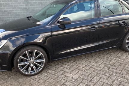 Audi A1 216.900 km 7.777 € BORNE 7622A