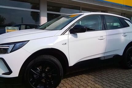 Opel Grandland (X) 10.635 km 24.880 &euro; Schönebeck (Elbe) 39218