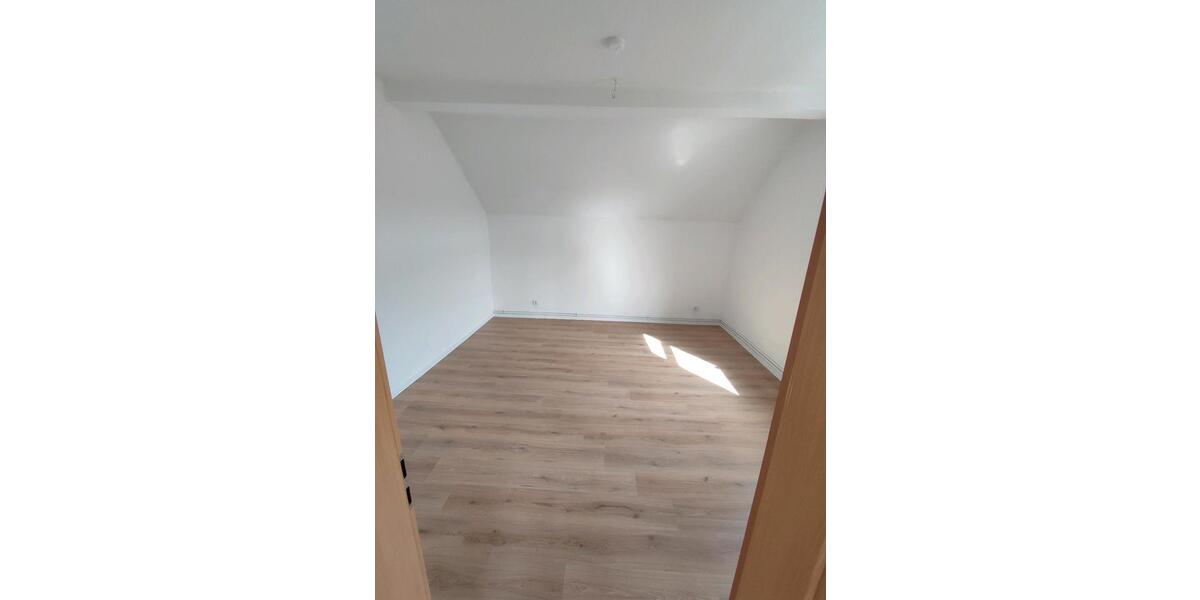 Dachgeschoßwohnung Egeln - 3 Zimmer, 65 m&sup2;, 450&euro; | Angebot:26449023