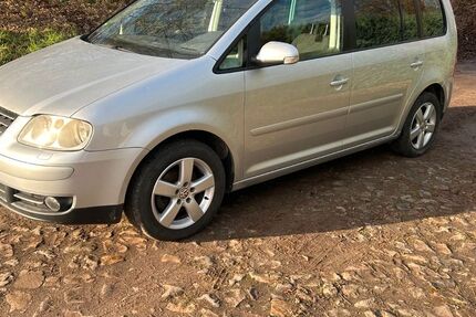 VW Touran 214.500 km 2.349 € Wanzleben-Börde 39164