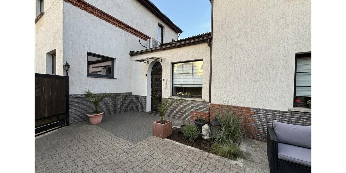 Einfamilienhaus Wolmirstedt - 6 Zimmer, 250 m&sup2;, 370.000&euro; | Angebot:27533800