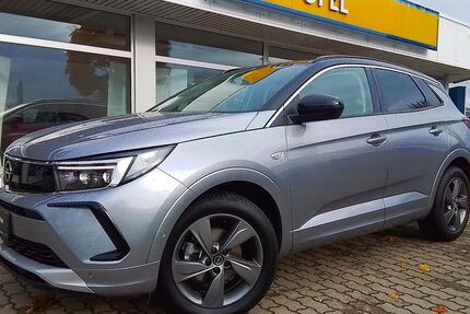 Opel Grandland (X) 14.615 km 21.990 &euro; Schönebeck (Elbe) 39218