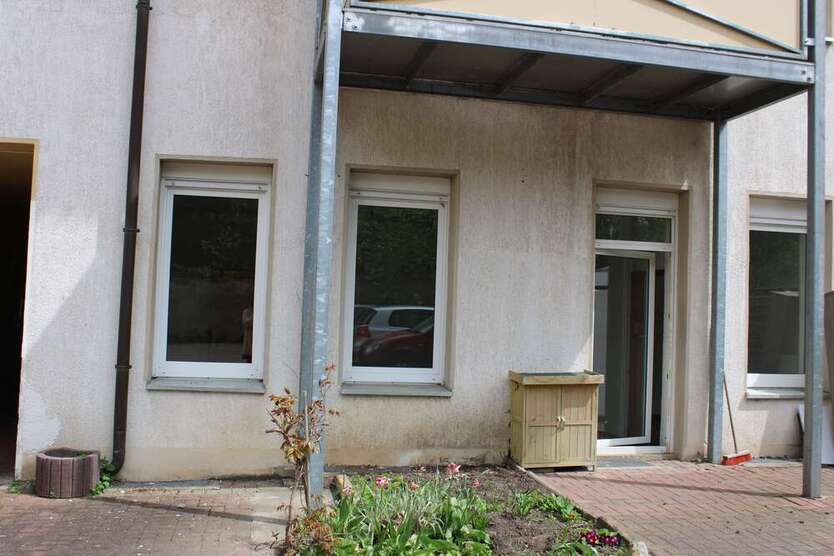 3 Zimmer-Wohnung mit separatem Eingang und Terrasse *ab sofort verfügbar* 3 zimmer