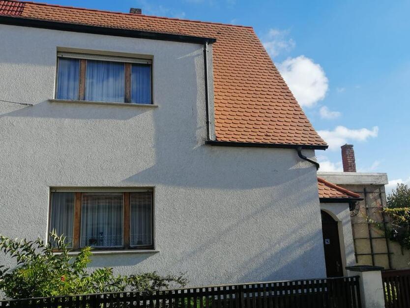 Gute erhaltene Doppelhaushälfte mit einem! KinderZimmer