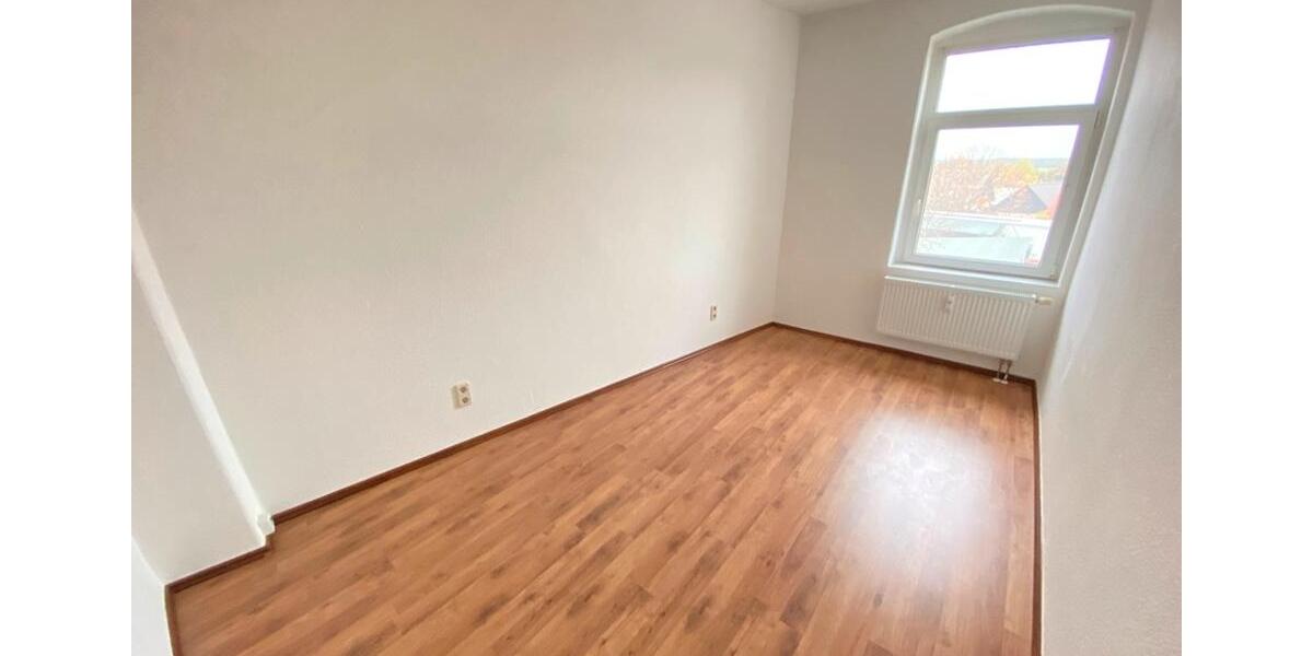 Hier zieht das Glück ein – geräumige Wohnung mit Wohlfühlgarantie unweit der Elbwiesen! 4 zimmer