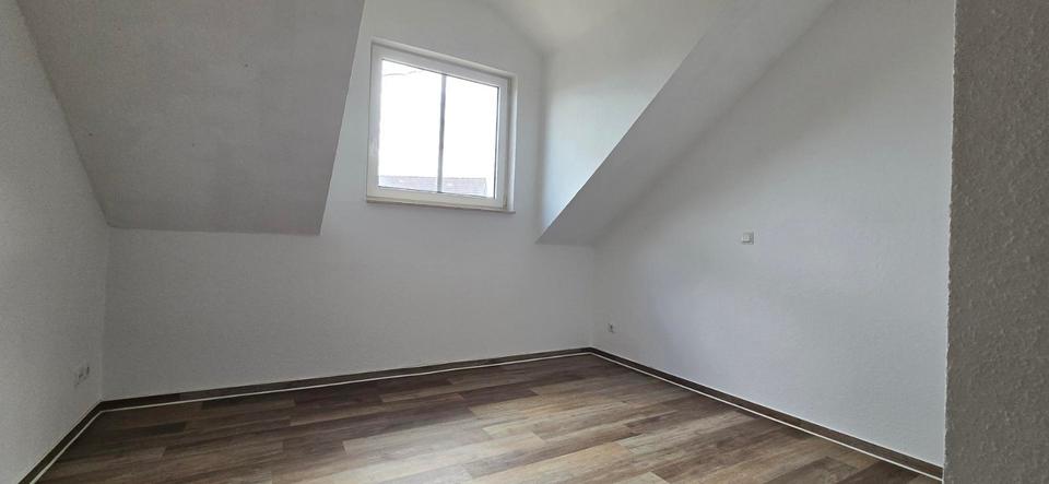 Dachgeschoßwohnung Erxleben - 2 Zimmer, 64 m&sup2;, 471&euro; | Angebot:26647189