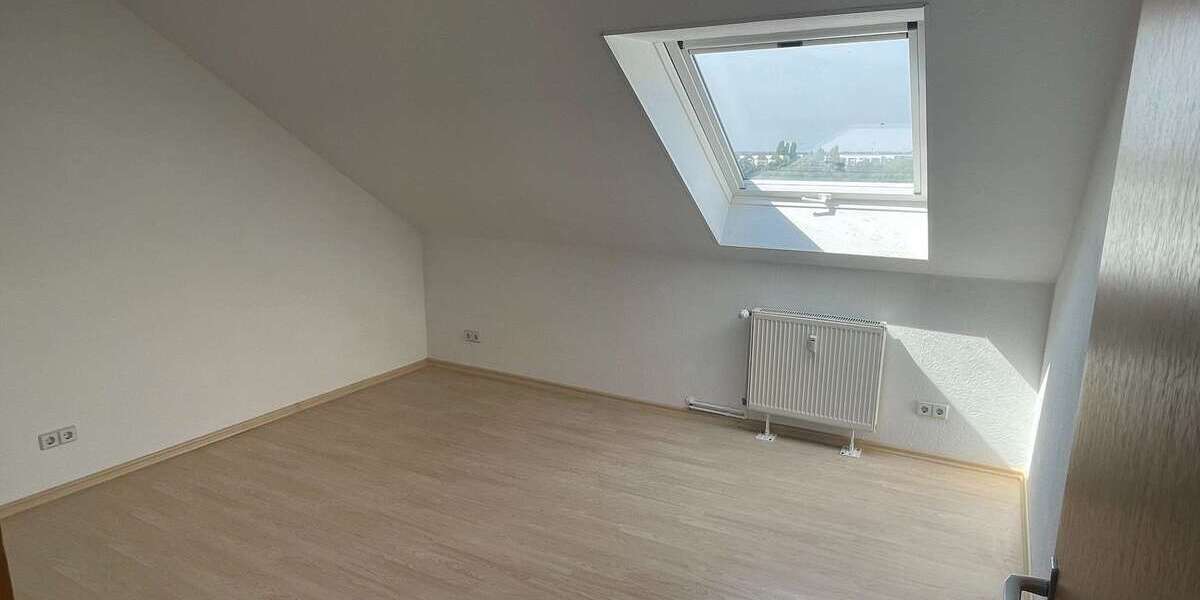 *** Tolle Dachgeschosswohnung direkt bezugsfertig, 2er WG geeignet *** mit Einbauküche - Dachgeschoßwohnung Magdeburg Neue Neustadt | Angebot:8125640