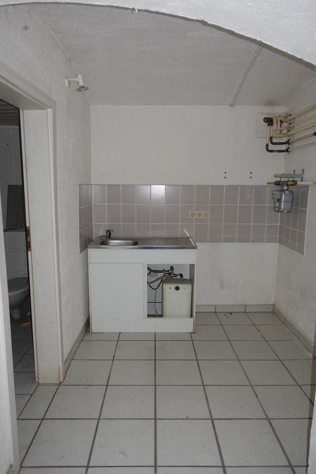 Renovierungsbedürftiges Kleinbüro zimmer