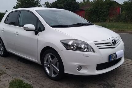 Toyota Auris 129.400 km 7.500 &euro; Magdeburg 39104