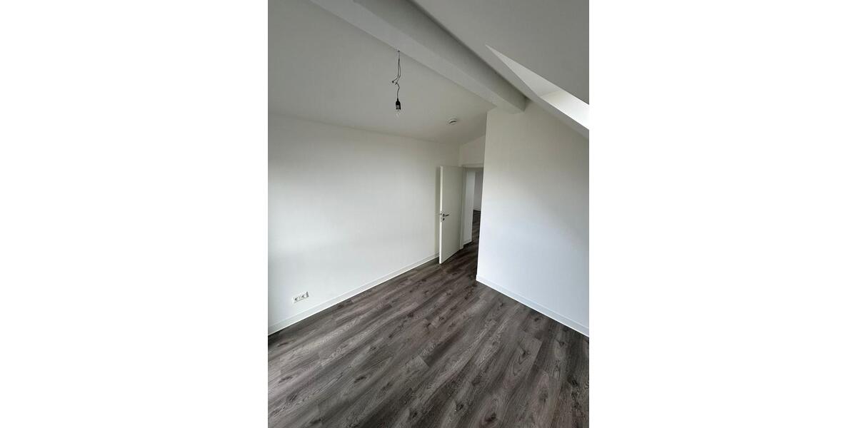 Dachgeschoßwohnung Magdeburg Großer Silberberg - 2 Zimmer, 70 m&sup2;, 700&euro; | Angebot:25551045