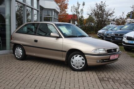 Opel Astra 63.250 km 2.950 € Magdeburg 39120