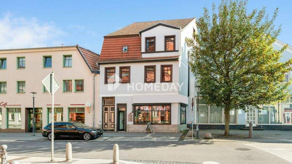 Mehrfamilienhaus mit Gewerbeeinheit und zwei sanierungsbedürftigen Wohneinheiten im Zentrum von Burg 9 zimmer