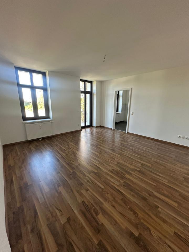 Helle 4-RW mit zwei Balkonen - modernes Bad mit Wanne & Dusche zimmer