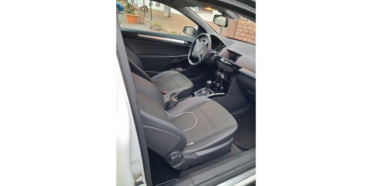 Opel Astra 154.000 km 2.650 € Schönebeck 39218