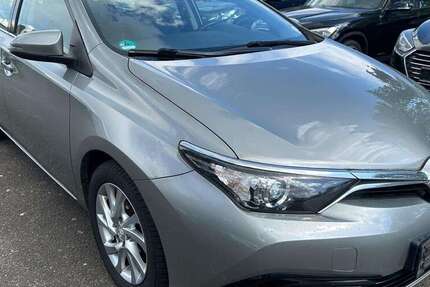 Toyota Auris 168.448 km 4.990 &euro; Magdeburg 39124