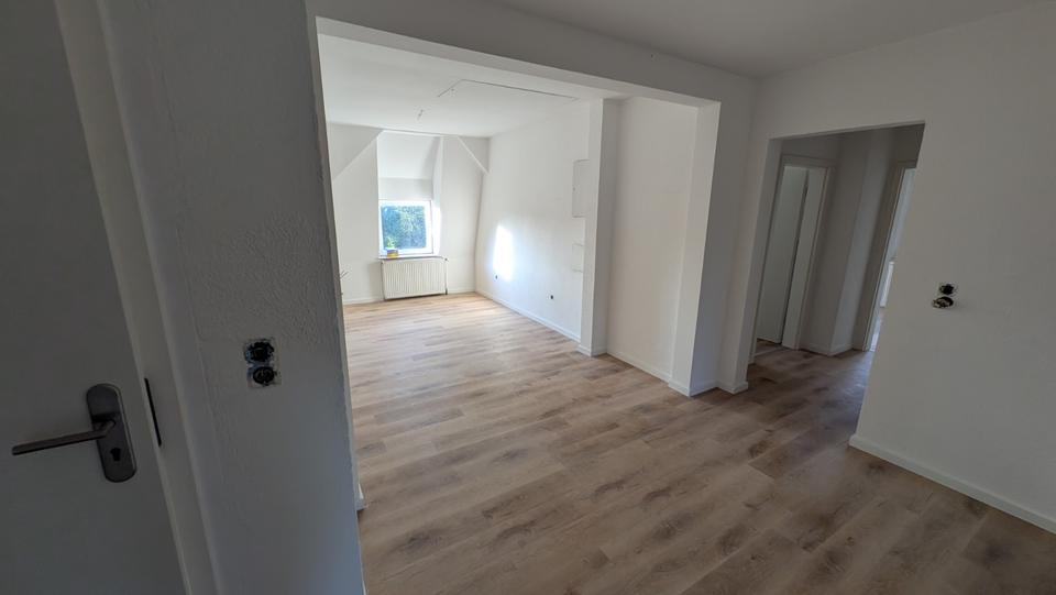 Dachgeschoßwohnung Magdeburg Nordwest - 3 Zimmer, 88 m&sup2;, 580&euro; | Angebot:23687844