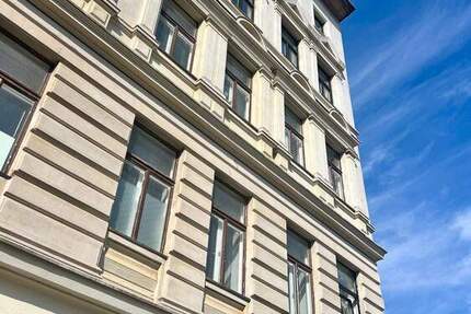 Denkmalgeschütztes Wohn-Geschäftshaus zur Entwicklung zimmer