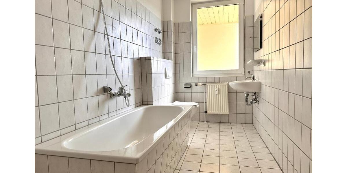 Dachgeschoßwohnung Magdeburg - 3 Zimmer, 76 m&sup2;, 420&euro; | Angebot:26465398
