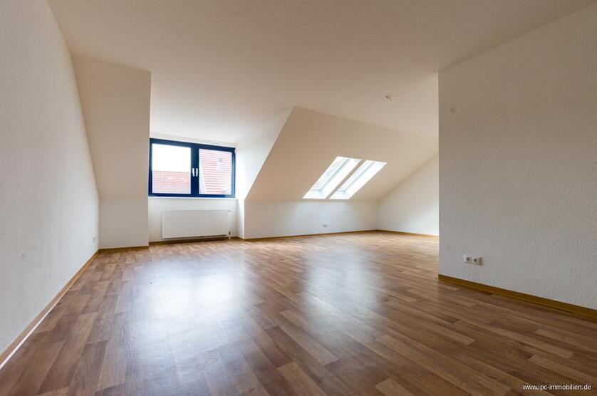 Charmante 3-Zimmer-Dachgeschosswohnung im Herzen der City zimmer