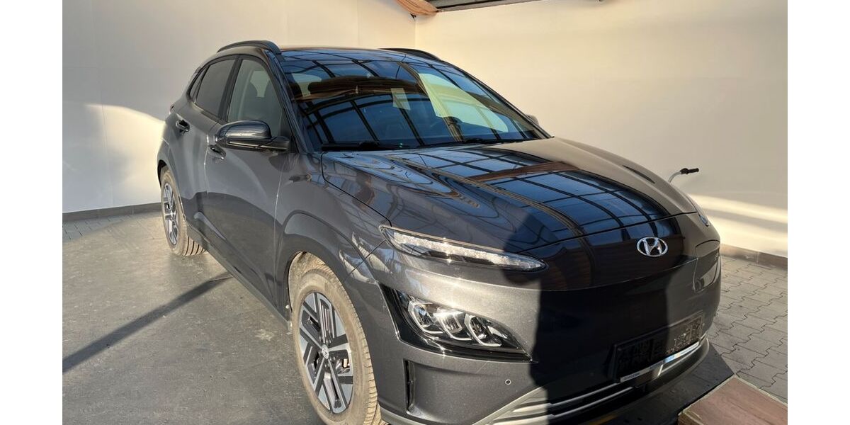 Hyundai KONA 25.570 km 28.690 &euro; Magdeburg 39116
