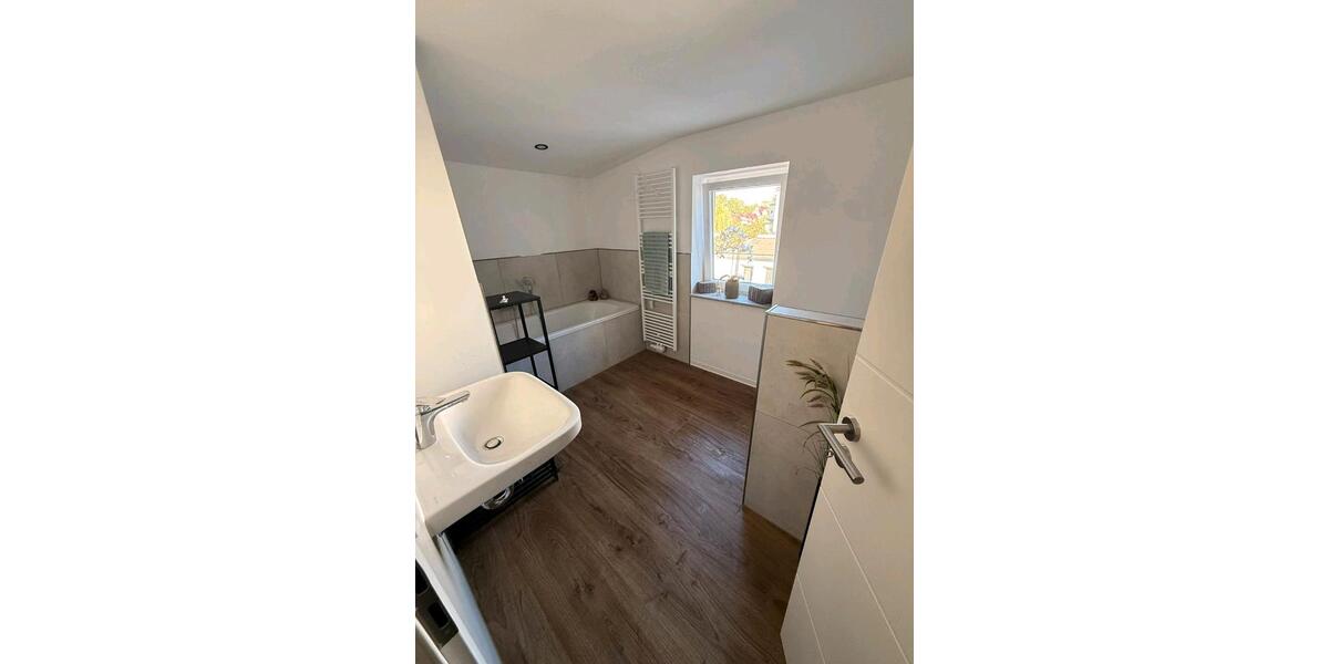 Reihenhaus Burg - 4 Zimmer, 152 m&sup2;, 1.550&euro; | Angebot:27623882