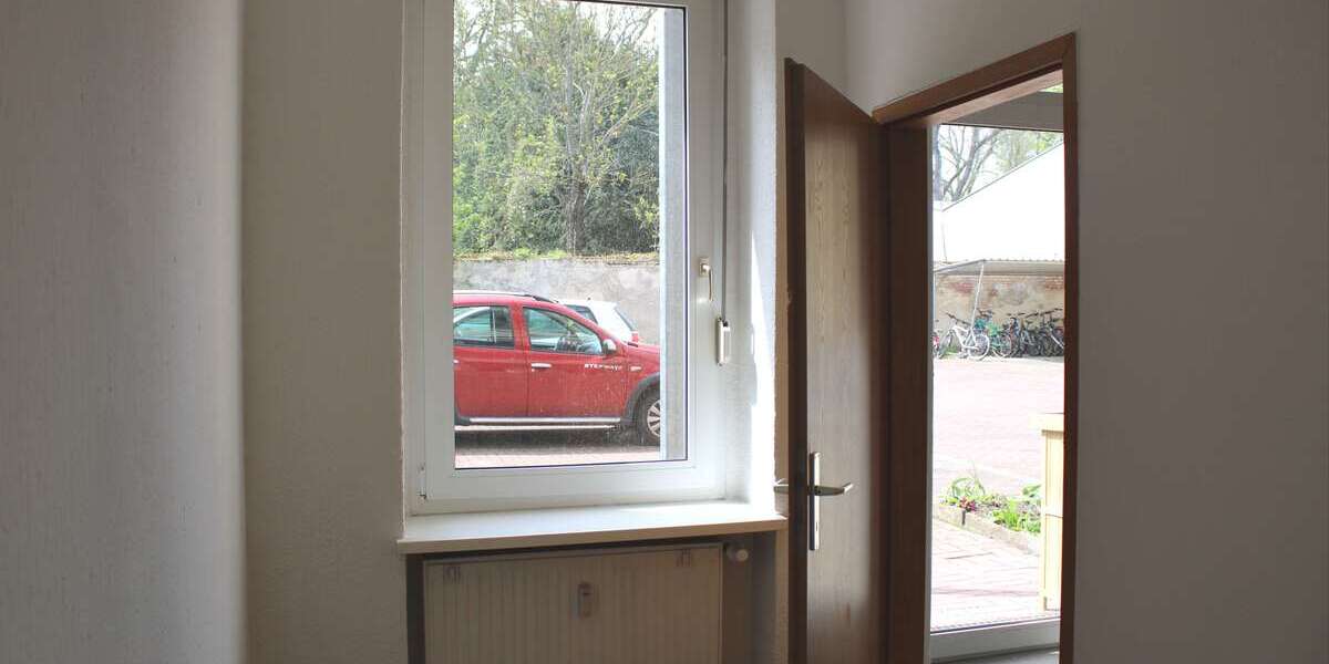 3 Zimmer-Wohnung mit separatem Eingang und Terrasse *ab sofort verfügbar* 3 zimmer