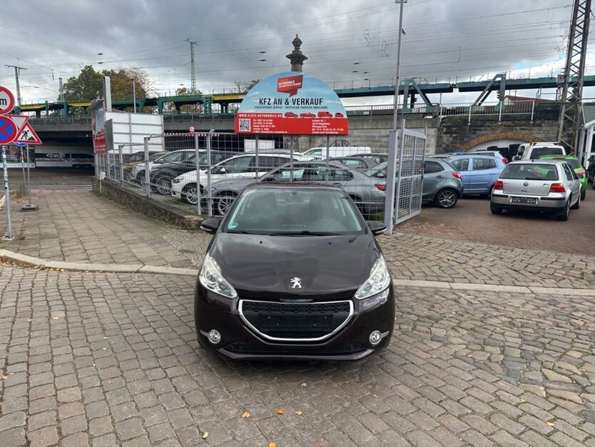 Peugeot 208 95.000 km 4.990 € Magdeburg 39124