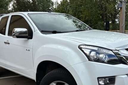Isuzu D-Max 165.003 km 13.400 € Staßfurt 39418