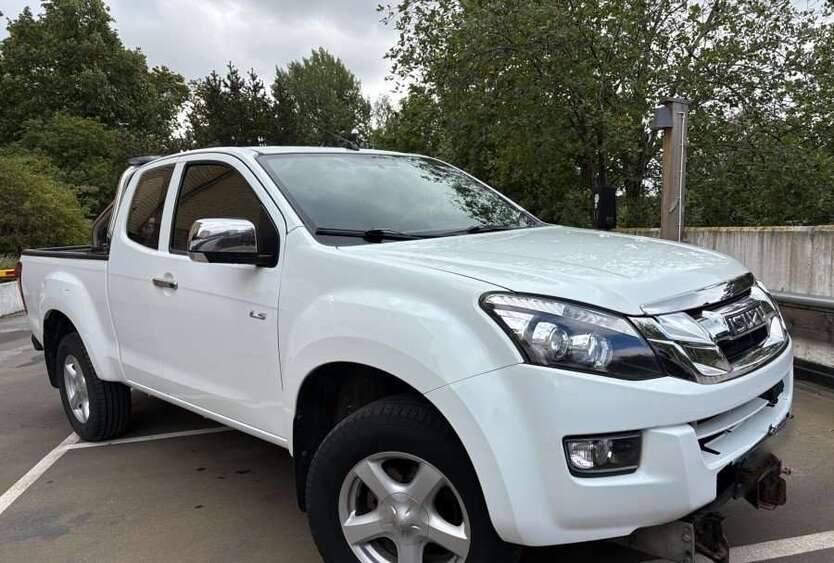 Isuzu D-Max 165.003 km 13.400 € Staßfurt 39418