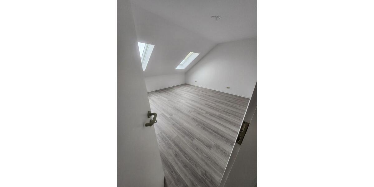 Dachgeschoßwohnung Egeln - 2 Zimmer, 72 m&sup2;, 400&euro; | Angebot:26163849