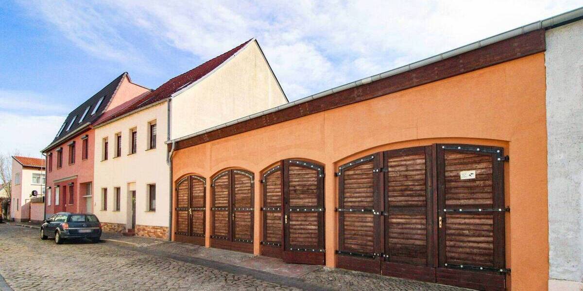 Reihenmittelhaus Calbe - 5 Zimmer, 220 m&sup2;, 99.000&euro; | Angebot:26768383