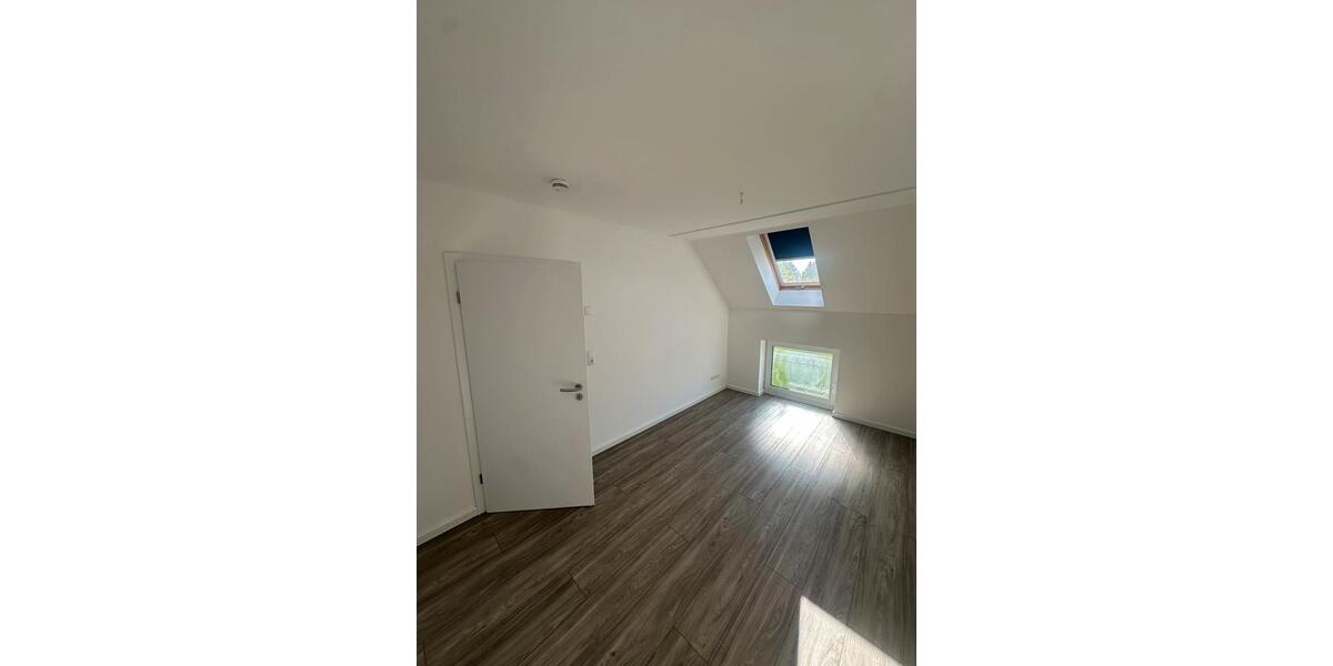 Etagenwohnung Magdeburg Alt Olvenstedt - 3 Zimmer, 90 m&sup2;, 1.350&euro; | Angebot:26463262
