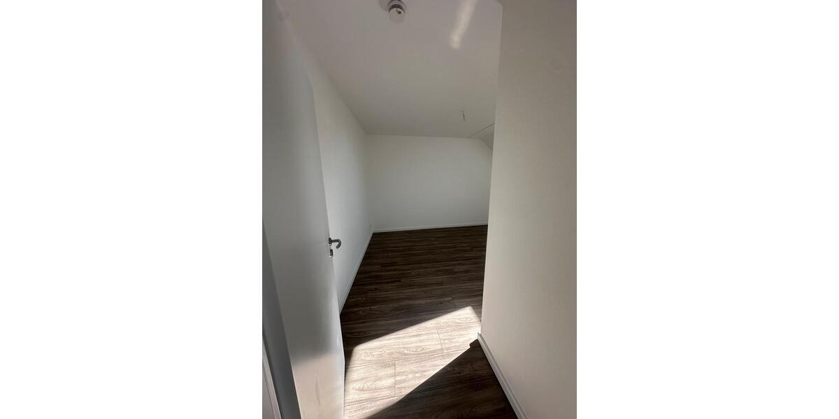 Etagenwohnung Magdeburg Alt Olvenstedt - 3 Zimmer, 90 m&sup2;, 1.350&euro; | Angebot:26463262
