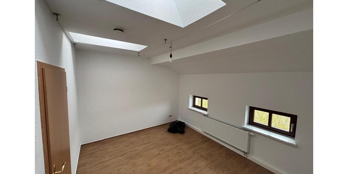 Dachgeschoßwohnung Magdeburg Nordwest - 3 Zimmer, 100 m&sup2;, 874&euro; | Angebot:26216236