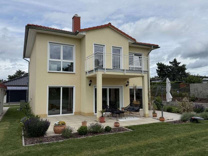 Haus zum Mieten in Magdeburg 1.950 € 172 m²